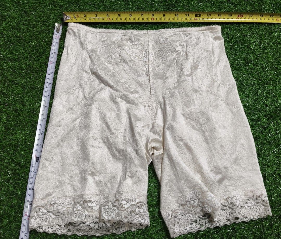 Code : 1256 (Category: New Undergarments & Loungewear) located in Sungai Buloh. Submitted by Zirahh.BndleNightware (Listing ID 1459039792, Image 1). Description: 9/10.