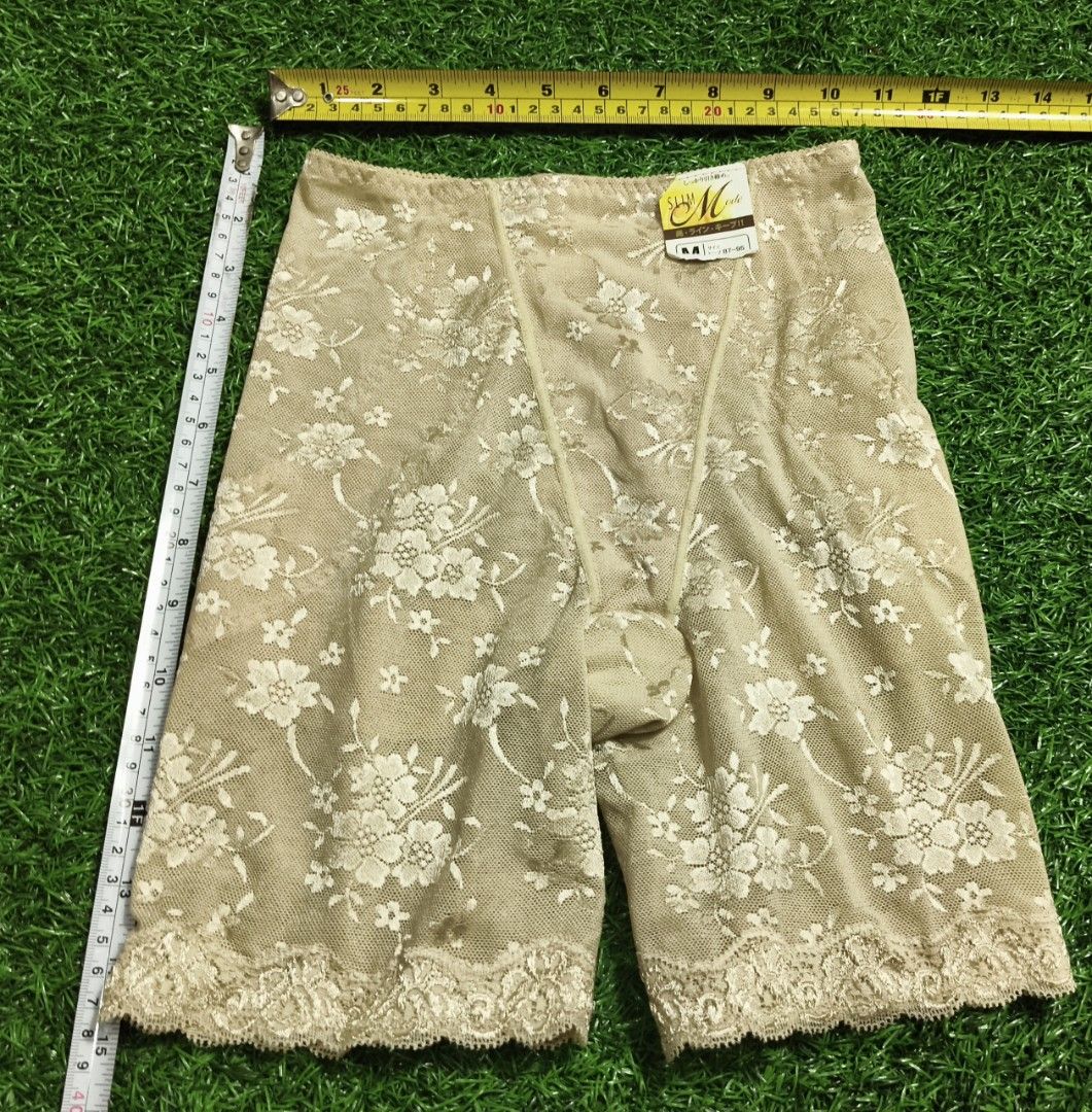 Code : 1257 (Category: New Undergarments & Loungewear) located in Sungai Buloh. Submitted by Zirahh.BndleNightware (Listing ID 1459039964, Image 1). Description: 9/10.