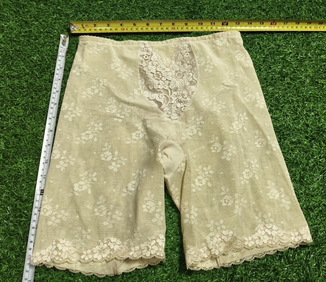 Code : 1259 (Category: New Undergarments & Loungewear) located in Sungai Buloh. Submitted by Zirahh.BndleNightware (Listing ID 1459040094, Image 1). Description: 9/10.