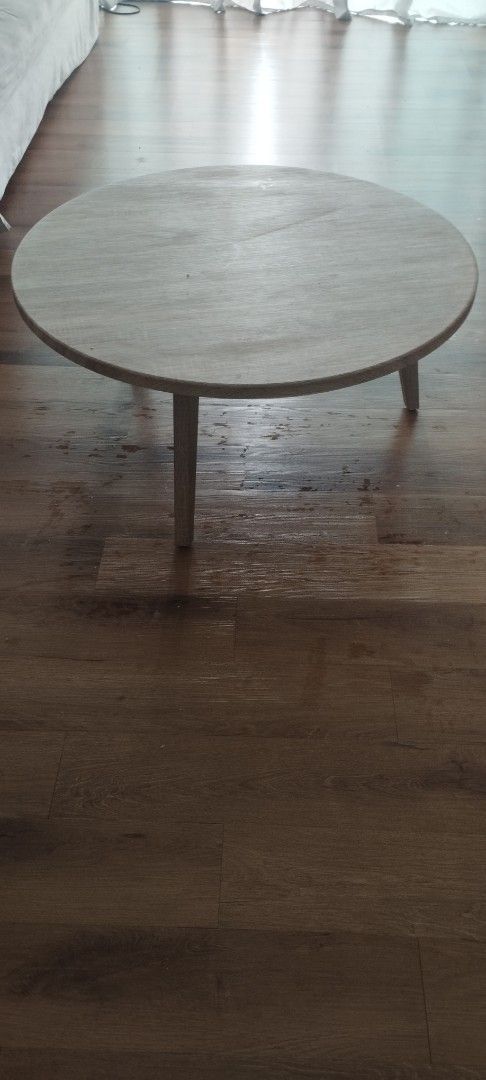 Coffee Table (Category: Tables & Sets) located in Bangi. Submitted by faseehah (Listing ID 1458936261, Image 2). Description: Coffee table 80cm diameter Self pick up.