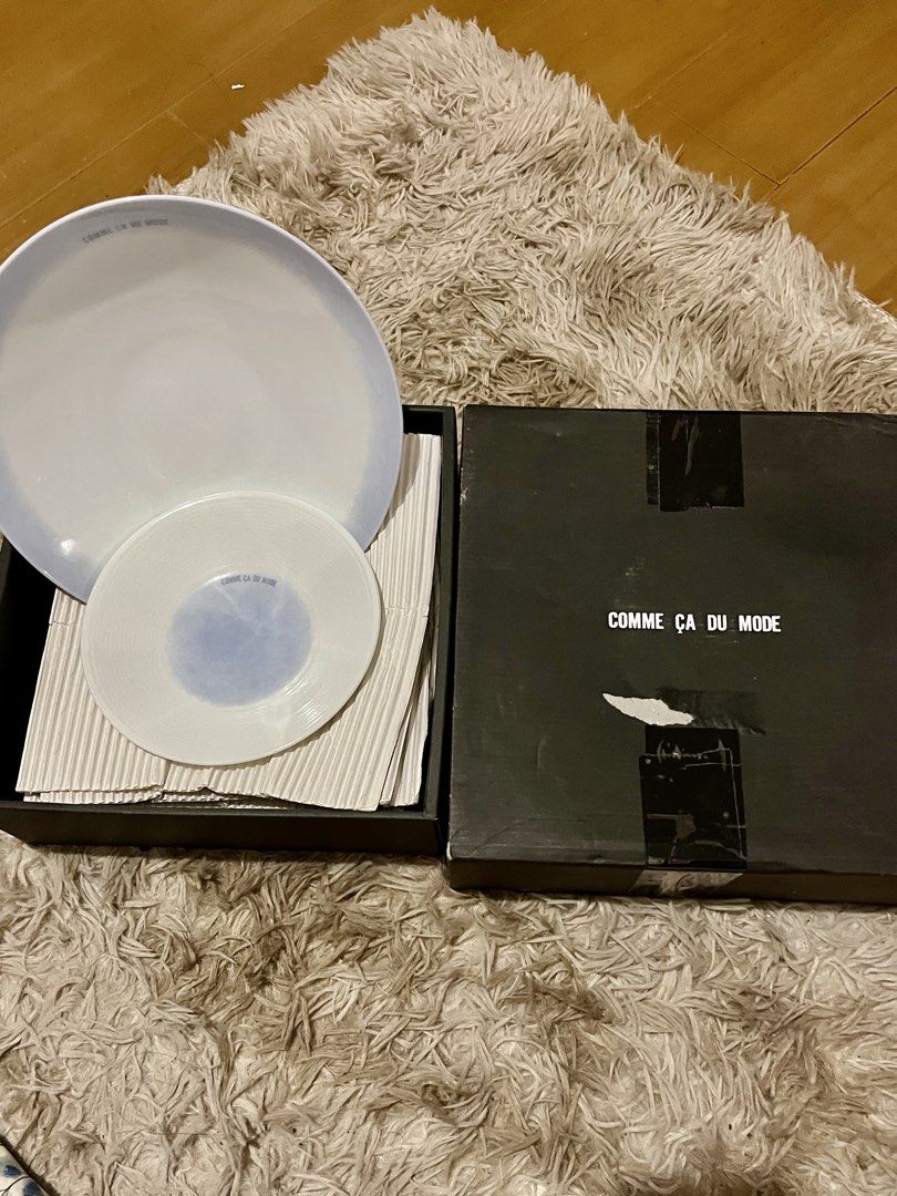 Comme Ça Du Mode Plates Set (Category: Dinnerware & Cutlery) located in Pasig City. Submitted by samotsari (Listing ID 1459030937, Image 1). Description: - Set Comme Ça Du Mode plates - Includes one large serving plate and five small plates - Features a light blue gradient detail on both - Comes in original black box with protective packaging (old box) - Ideal for serving food or as decorative display pieces -Unused; box not in mint condition.