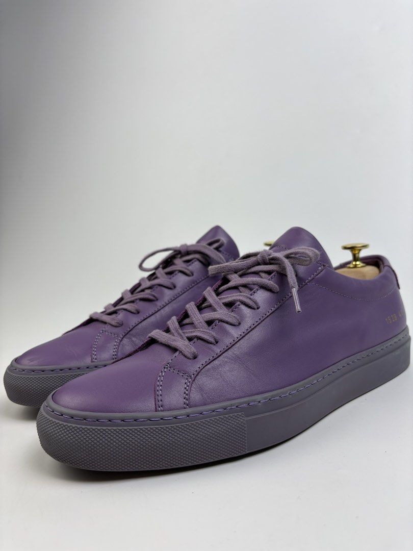 Common Projects Achilles Leather Low Top Sneakers (Category: Sneakers) located in Cavite. Submitted by sc_rcity (Listing ID 1458957316, Image 3). Description: Tagged Size : 41 EU | 08 US Men’s Authentic In Great Condition Made in Italy Flaw : Some scratches on the sole Leather is still great as you can see on the photo No Inclusion | No Box | No extra laces Made entirely in Italy from premium Nappa leather, paired with matching tonal rubber cupso