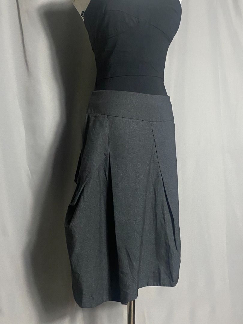 cop.copine Gray mini skirt (Category: Skirts) located in Las Pinas. Submitted by ipickyou (Listing ID 1459049740, Image 2). Description: Unwashed Condition: 10/10 𝗠𝗲𝗮𝘀𝘂𝗿𝗲𝗺𝗲𝗻𝘁𝘀 𝘄𝗵𝗲𝗻 𝗹𝗮𝗶𝗱 𝗳𝗹𝗮𝘁: -Size 40 -Waist: 14” -Length: 20”.