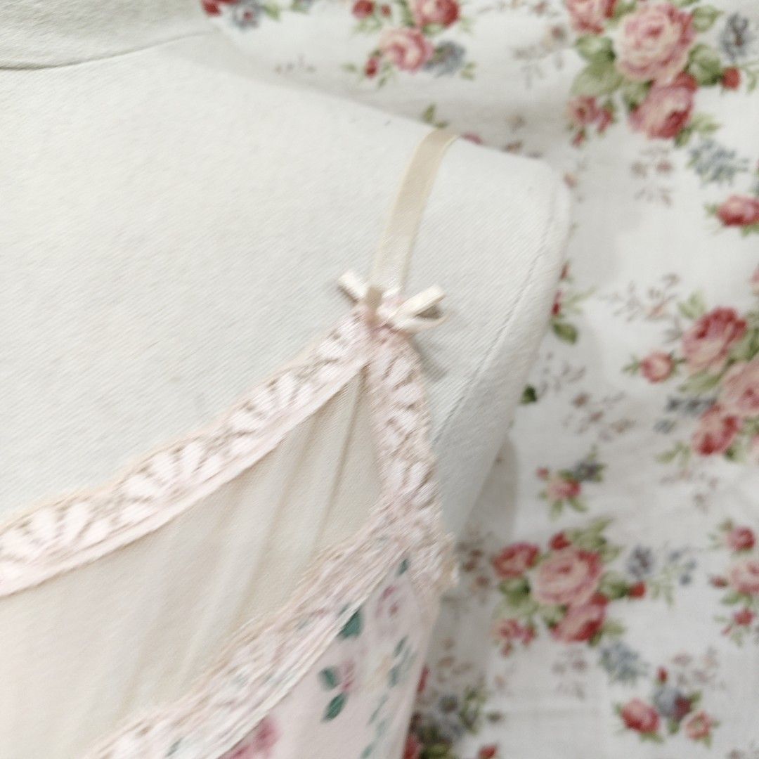 Coquette Floral Camisole Top (Category: Others Tops) located in Cabanatuan. Submitted by curated_cozy (Listing ID 1459019811, Image 2). Description: Thrifted! Size: S Bust: 30-36" Length: 46cm -Lightly Washed -Payment thru Gcash, Gotyme, MariBank -Shipping via J&T -Buyer shoulders Shipping Fee ‼️No Rush Order‼️ [SKU: Mixed Top].