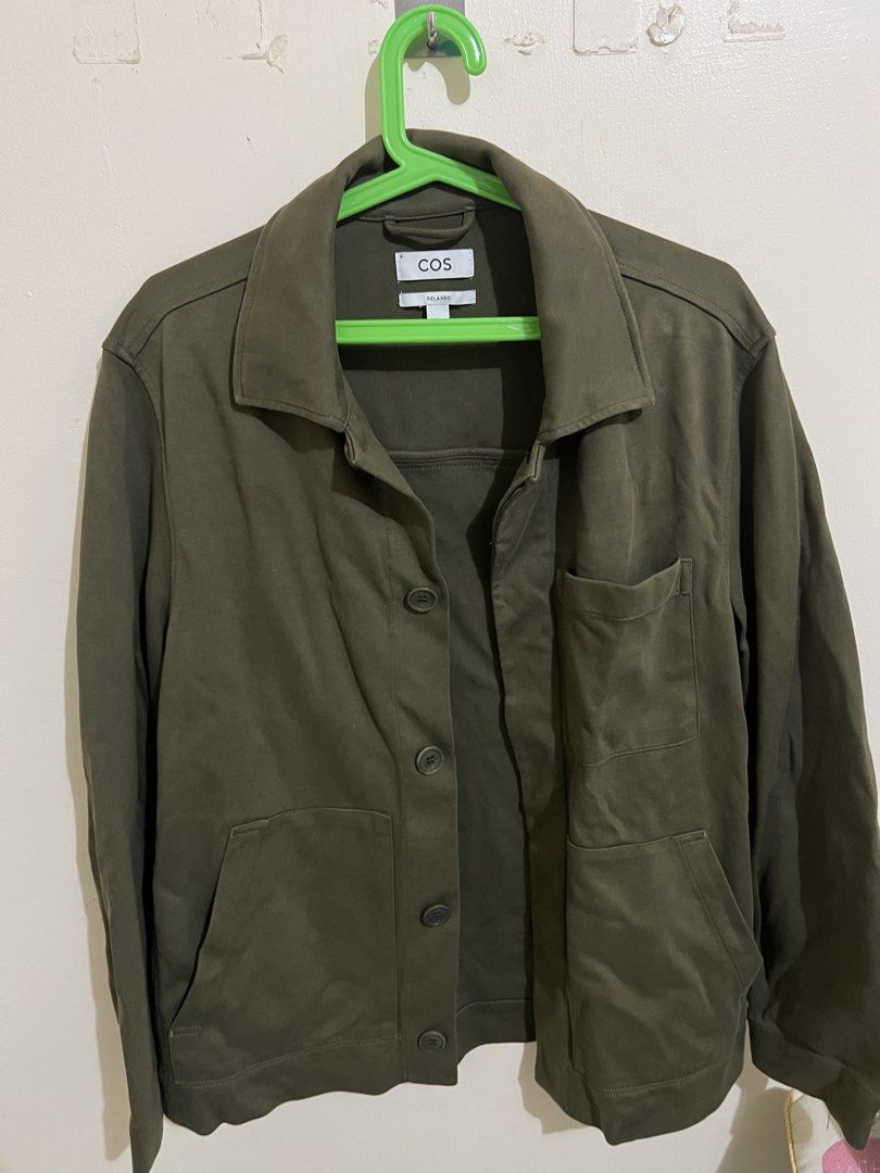 COS Relax Overshirt Jacket Mens - Olive Green (Category: Coats, Jackets and Outerwear) located in San Jacinto. Submitted by rex_finds (Listing ID 1450577869, Image 3). Description: COS Overshirt Jacket for men Size: Oversize Small fits Large Dimes: 19x26.5 inches Armlength: 25 inches Color: Olive Green Complete buttons Like New Excellent condition No issue Complete tags Price is negotiable Feel free to to give a reasonable offer PM for more info.