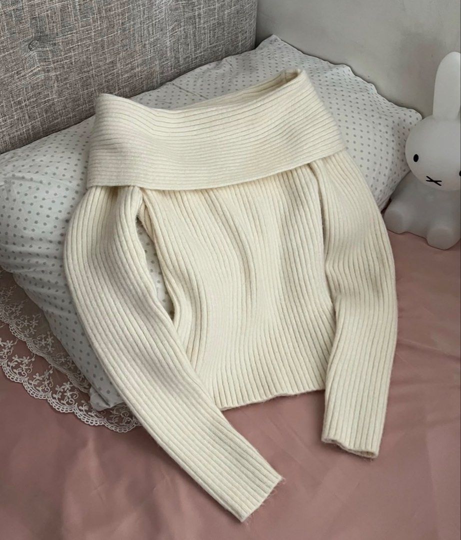 cream ribbed off shoulder top (Category: Longsleeves) located in Paranaque City. Submitted by polkamieu (Listing ID 1459027011, Image 1). Description: - perfect for ber months szn! - vv cozy and warm .
