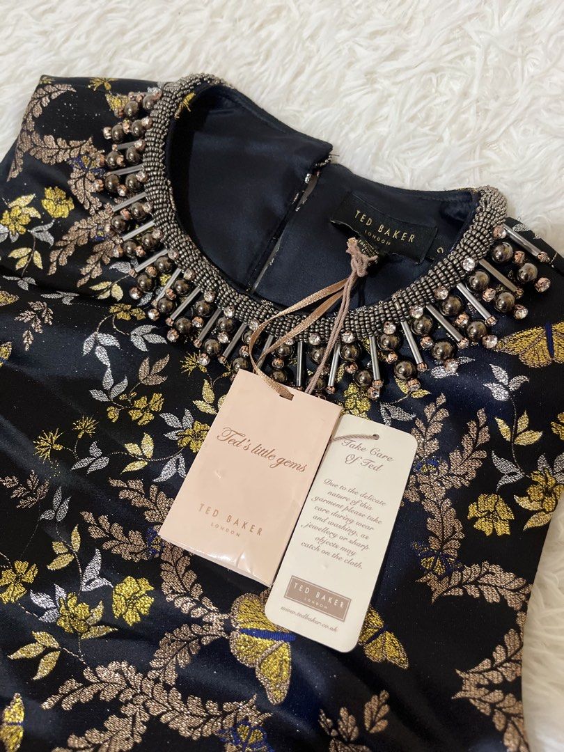 Crop Top (Category: Sleeveless) located in Caloocan City. Submitted by clscloset.621 (Listing ID 1458946846, Image 3). Description: XS-S Pristine Condition New with Tag and extra gems Original Price 10,500php .