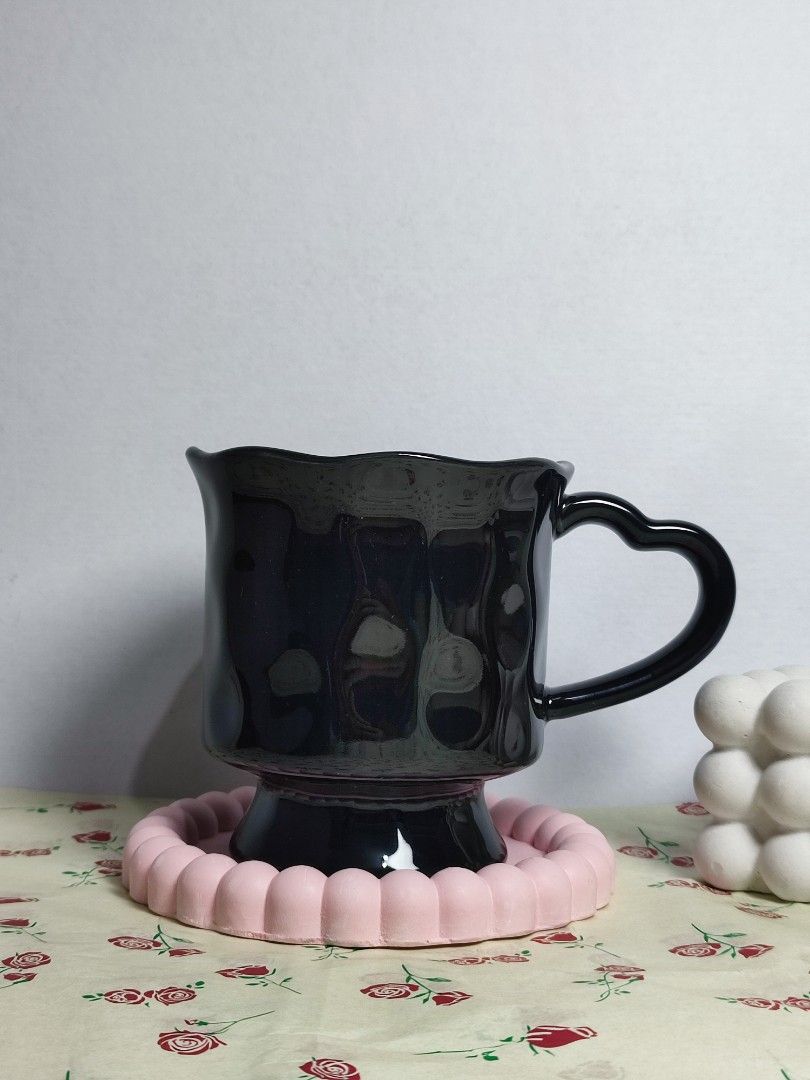 Cute Mugs (Category: Coffee & Tea Tableware) located in Manila. Submitted by dconlinesh14898 (Listing ID 1459066049, Image 1). Description: 𝐂𝐔𝐓𝐄 𝐌𝐔𝐆𝐒 𝐀𝐕𝐀𝐈𝐋𝐀𝐁𝐋𝐄 𝐎𝐍𝐇𝐀𝐍𝐃! ☕️🌸 Add a little sweetness to your everyday coffee breaks. 💗 These adorable mugs are perfect for making your morning drink feel extra cozy and your space a little more. ☕️ Perfect for coffee, tea & matcha 🎀 Cute addition to your kitchen 🎁 Sweet gift for s