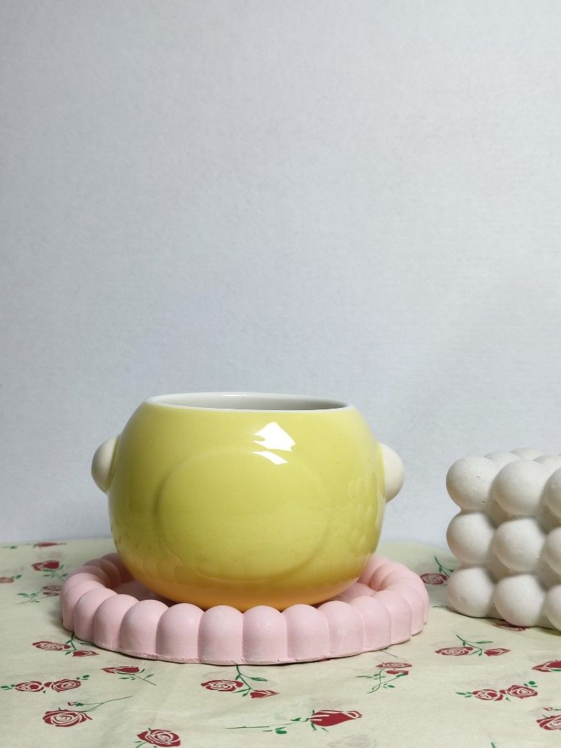 Cute Mugs (Category: Coffee & Tea Tableware) located in Manila. Submitted by dconlinesh14898 (Listing ID 1459066049, Image 3). Description: 𝐂𝐔𝐓𝐄 𝐌𝐔𝐆𝐒 𝐀𝐕𝐀𝐈𝐋𝐀𝐁𝐋𝐄 𝐎𝐍𝐇𝐀𝐍𝐃! ☕️🌸 Add a little sweetness to your everyday coffee breaks. 💗 These adorable mugs are perfect for making your morning drink feel extra cozy and your space a little more. ☕️ Perfect for coffee, tea & matcha 🎀 Cute addition to your kitchen 🎁 Sweet gift for s