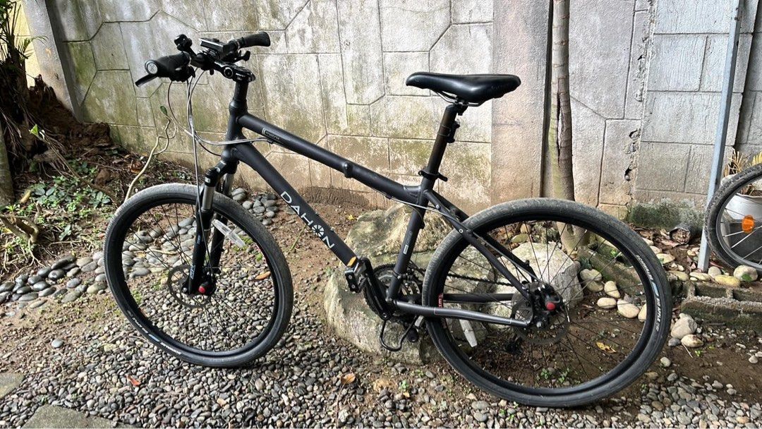 Dahon Matrix 7005 Aluminum Bike (Category: Bicycles) located in Quezon City. Submitted by CheekyPhoenix (Listing ID 1458935362, Image 1). Description: - Price is negotiable - Lightweight 7005 aluminum frame - Reliable disc brakes - WTB Big Apple 26x2.0 tires - Ideal for commuting and leisure rides.