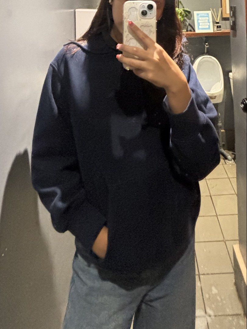 Dark blue hoodie (Category: Hoodies) located in Manila. Submitted by misapreloved (Listing ID 1459046080, Image 1). Description: .