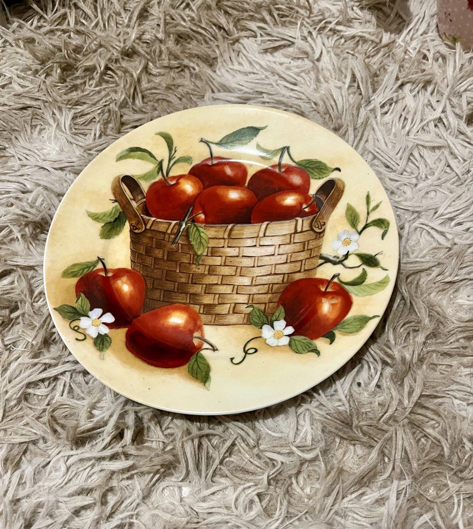 Decor Plate (Category: Other Kitchenware & Tableware) located in Pasig City. Submitted by samotsari (Listing ID 1459024059, Image 1). Description: Never use, just stored. For decorative purposes. .