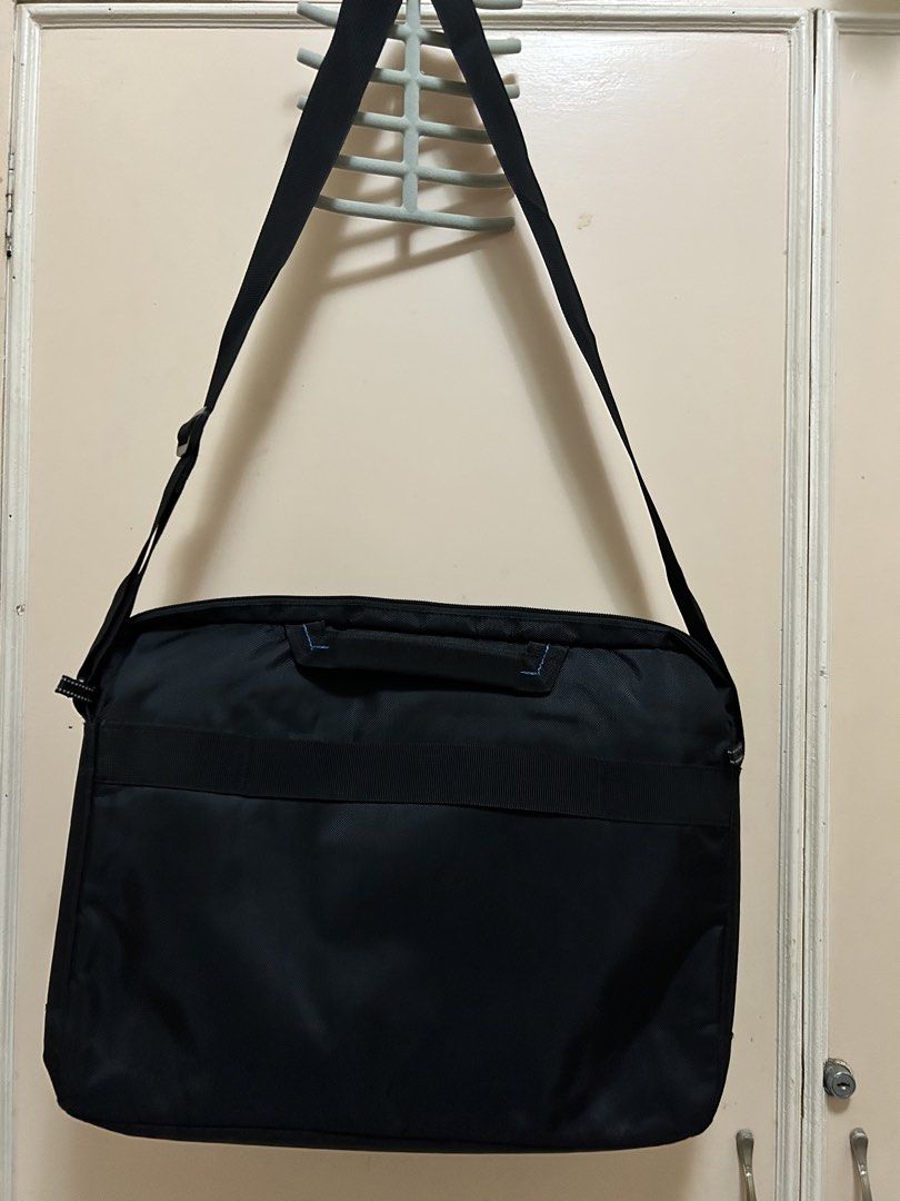 Dell Black Laptop Bag with Shoulder Strap (Category: Laptop Bags & Sleeves) located in Santa Rosa. Submitted by heavenknows0801 (Listing ID 1458908435, Image 1). Description: - Black Dell laptop bag - Top handle and adjustable shoulder strap - Front pocket with zipper - Ideal for carrying laptops and essentials - Simple, functional design - Fits most standard laptops - Fits 16inches laptop .