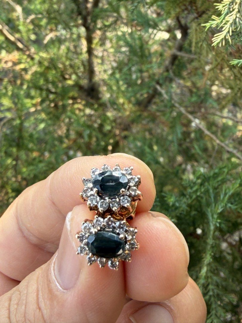 Diamond Ring and Earrings (Category: Precious Stones) located in Davao. Submitted by fiorele (Listing ID 1458952535, Image 3). Description: Preloved diamond ring and earrings set Diamonds and black (purchased in Justjewels Glorietta 4) Barely used 14k yellow gold size 6.5 sf c/o buyer no cod .