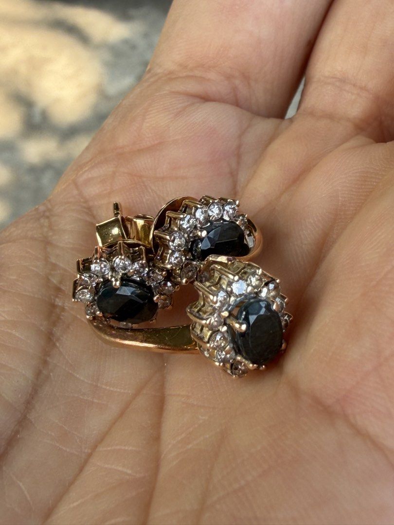 Diamond Ring and Earrings (Category: Precious Stones) located in Davao. Submitted by fiorele (Listing ID 1458952535, Image 1). Description: Preloved diamond ring and earrings set Diamonds and black (purchased in Justjewels Glorietta 4) Barely used 14k yellow gold size 6.5 sf c/o buyer no cod .