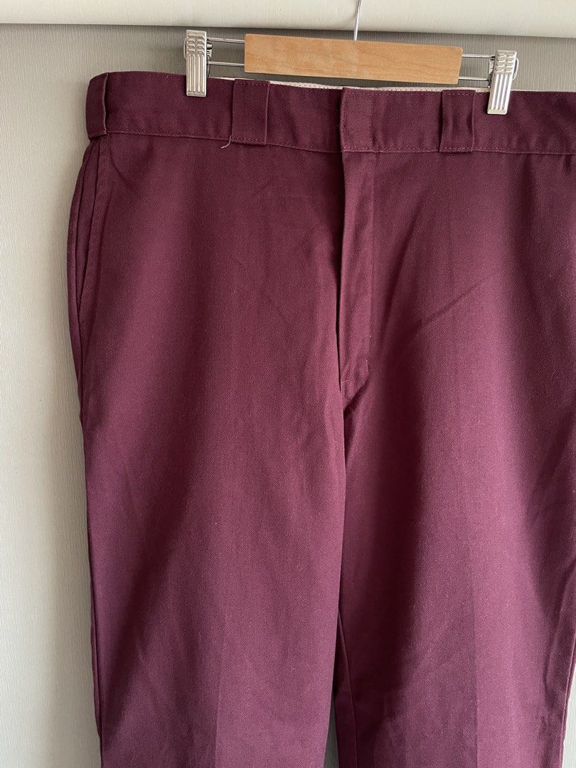 Dickies pants (Category: Chinos) located in Mataasnakahoy. Submitted by zero4thrift (Listing ID 1458939474, Image 2). Description: - Classic maroon trousers - Straight leg fit - Button and zip closure - Two side pockets - Belt loops - Measurements: Waist 34-36 inches, Inseam32 inches, Leg opening 9 inches - Versatile for work or casual wear - Courier J&T - Mode of Payment * Gcash / BDO Bank 📌 DISCLAIMER 📍Please manage your expectation, posted i
