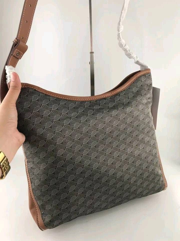 Dissona hobo (Category: Shoulder Bags) located in Manila. Submitted by gff.daily_flower (Listing ID 1459078318, Image 3). Description: With tag dustbag.