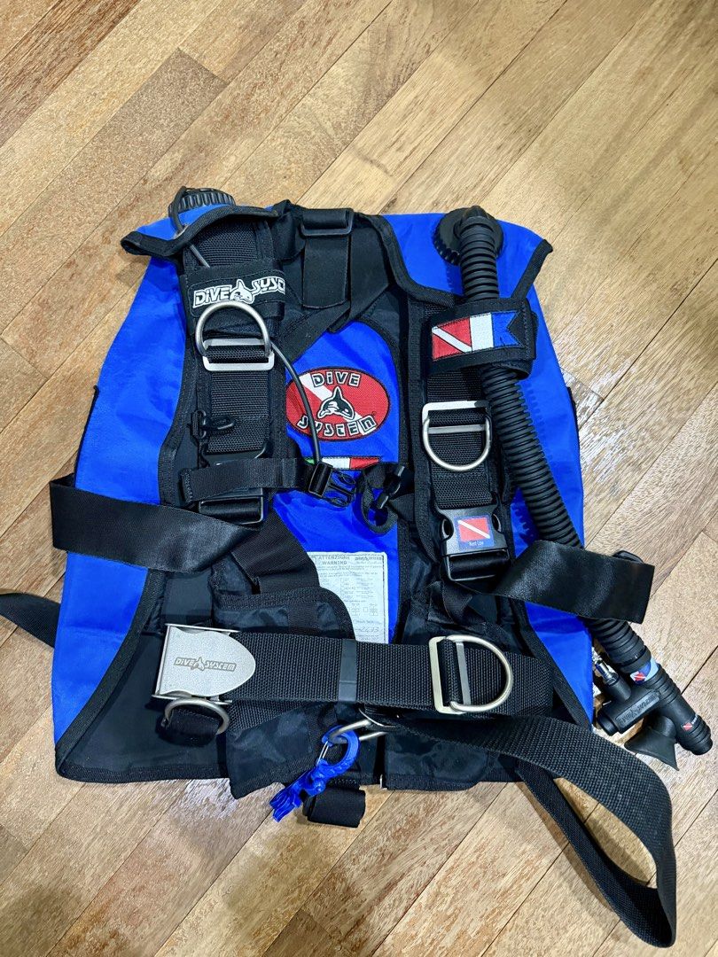Dive System 18L Key Jacket BCD (Category: Water Sports) located in Seri Kembangan. Submitted by kentlow70 (Listing ID 1459045708, Image 2). Description: Dive System 18L Key Jacket BCD – Excellent Condition Selling my personal Dive System 18L Key Jacket BCD. Lightly used for less than 30 dives and kept in good condition. Selling as I’m no longer using my dive equipment regularly. Details: * Dive System 18L Key Jacket BCD * Less than 30 dives * Com