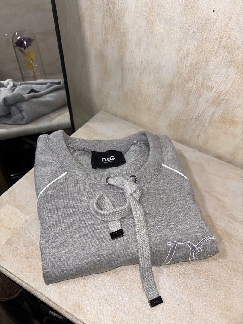 DOLCE & GABBANA PULLOVER SWEATSHIRT FOR WOMENS (Category: Coats, Jackets and Outerwear) located in Cabuyao City. Submitted by pormanation-thrift-store (Listing ID 1459031806, Image 1). Description: DOLCE & GABBANA PULLOVER SWEATSHIRT FOR WOMENS Condition: LIKE NEW Color rate: 10/10 (PWEDE SA MASELAN) Size: 40 Dimes: 17”Wx28”L Issue: NONE‼️ Price: 2500.