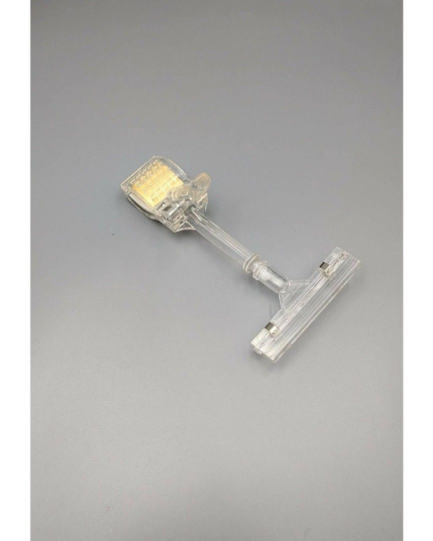 *DOUBLE-HEADED PLASTIC HOLDER CLIP (Category: Hooks & Hangers) located in La Trinidad. Submitted by chicrafa (Listing ID 1458953423, Image 1). Description: *DOUBLE-HEADED PLASTIC HOLDER CLIP P30 each (5 available).