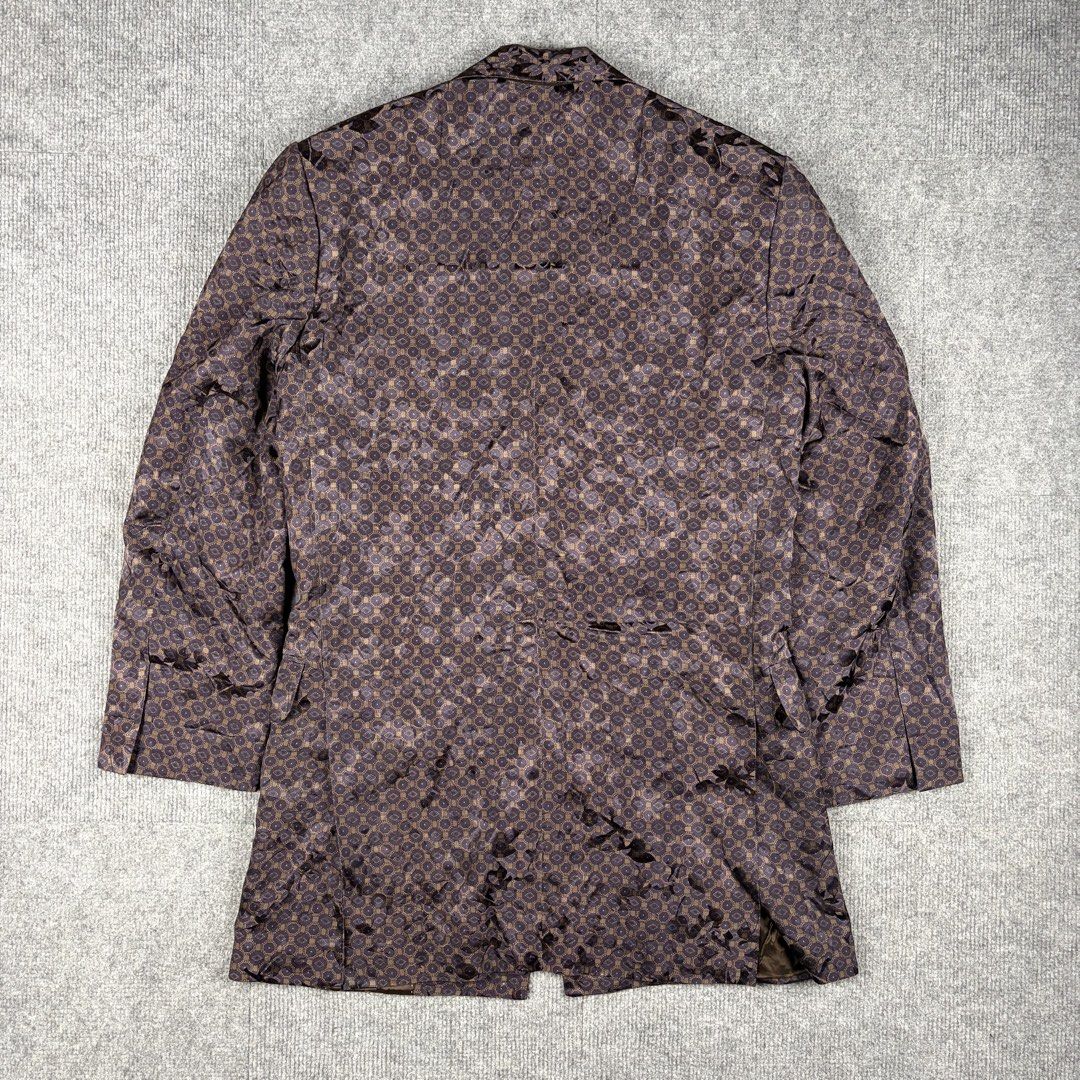 Dries Van Noten Jacquard Single-Breasted Blazer (Category: Luxury Apparel) located in Manila. Submitted by yourtherapist_ (Listing ID 1459083281, Image 3). Description: Dries Van Noten Jacquard Single-Breasted Blazer Size: XS Condition: 9.5/10 Material: 100% Viscose, 100% Cupro Made in: Morocco Measurements Width: 19.5 Length: 31 Shoulder: 17 Sleeve: 22 The piece showcases the brand’s signature avant-garde approach to textiles, featuring an intri