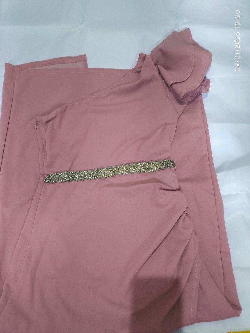 Dusty pink Asymmetrical neck (Size small) (Category: Dresses) located in Manila. Submitted by itsmethal (Listing ID 1458953130, Image 3). Description: once lang nagamit .