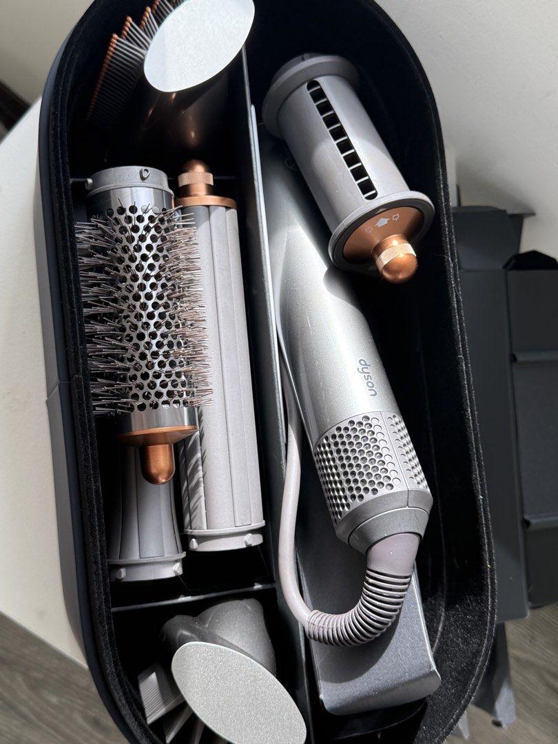 Dyson Airwrap (Category: Hair) located in Muntinlupa City. Submitted by aryansharmilla (Listing ID 1458894977, Image 3). Description: Dyson Airwrap Comes with box. 2 barrel for curls 1 brush 1 for flat hair Total 4 tools Just bought last december 2025 .