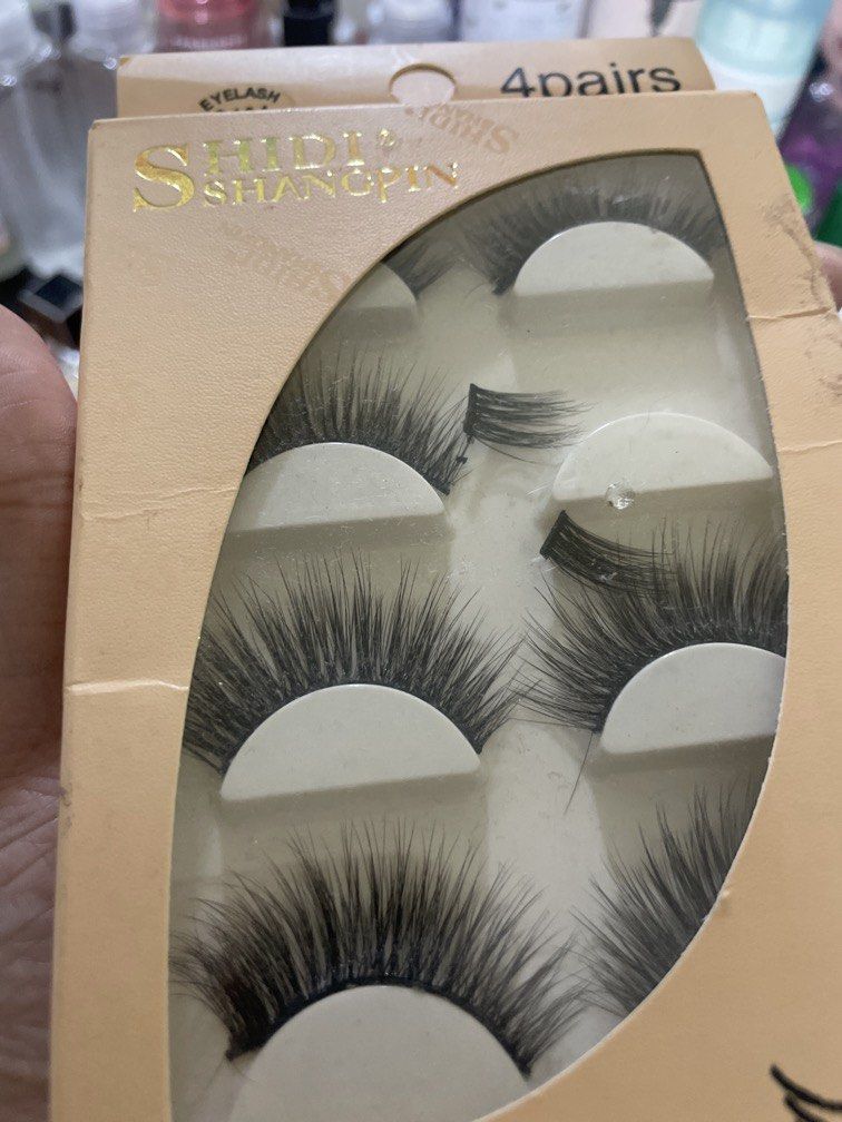 Fake/False Eyelashes (Category: Makeup) located in Bulacan. Submitted by ohyul.06 (Listing ID 1458995615, Image 2). Description: may ilang set na di pa gamit.