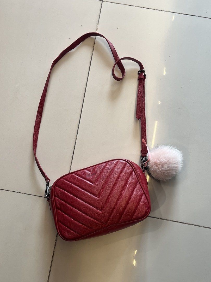 FOR SALE (Category: Cross-body Bags) located in Bulacan. Submitted by sef19 (Listing ID 1458926694, Image 1). Description: ESQUIRE - slingbag condition : excellent price : ₱1710 - location : bulacan mop : gcash / jnt pm 📩📩📩.