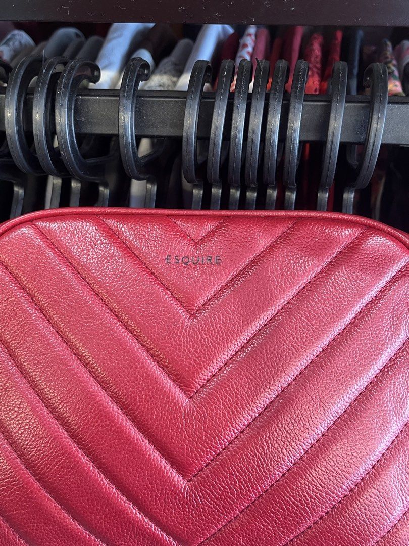 FOR SALE (Category: Cross-body Bags) located in Bulacan. Submitted by sef19 (Listing ID 1458926694, Image 3). Description: ESQUIRE - slingbag condition : excellent price : ₱1710 - location : bulacan mop : gcash / jnt pm 📩📩📩.