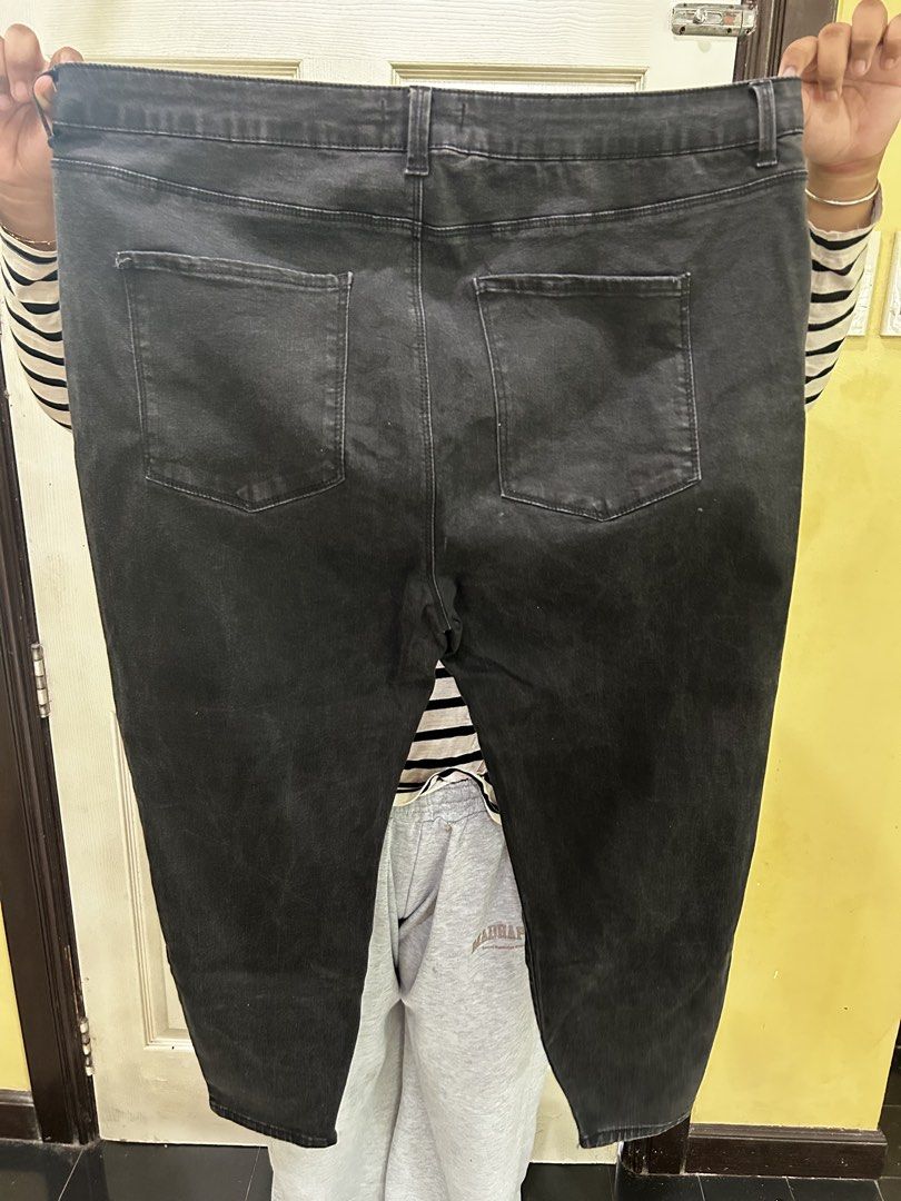 Forever 21+ Black Denim Jeans Size 20 (Category: Jeans) located in Manila. Submitted by brennagper26580 (Listing ID 1459034169, Image 2). Description: - Forever 21+ black denim jeans - Straight leg fit - Classic 5-pocket style - Button and zip closure - Essential wardrobe staple, easy to pair with any top.