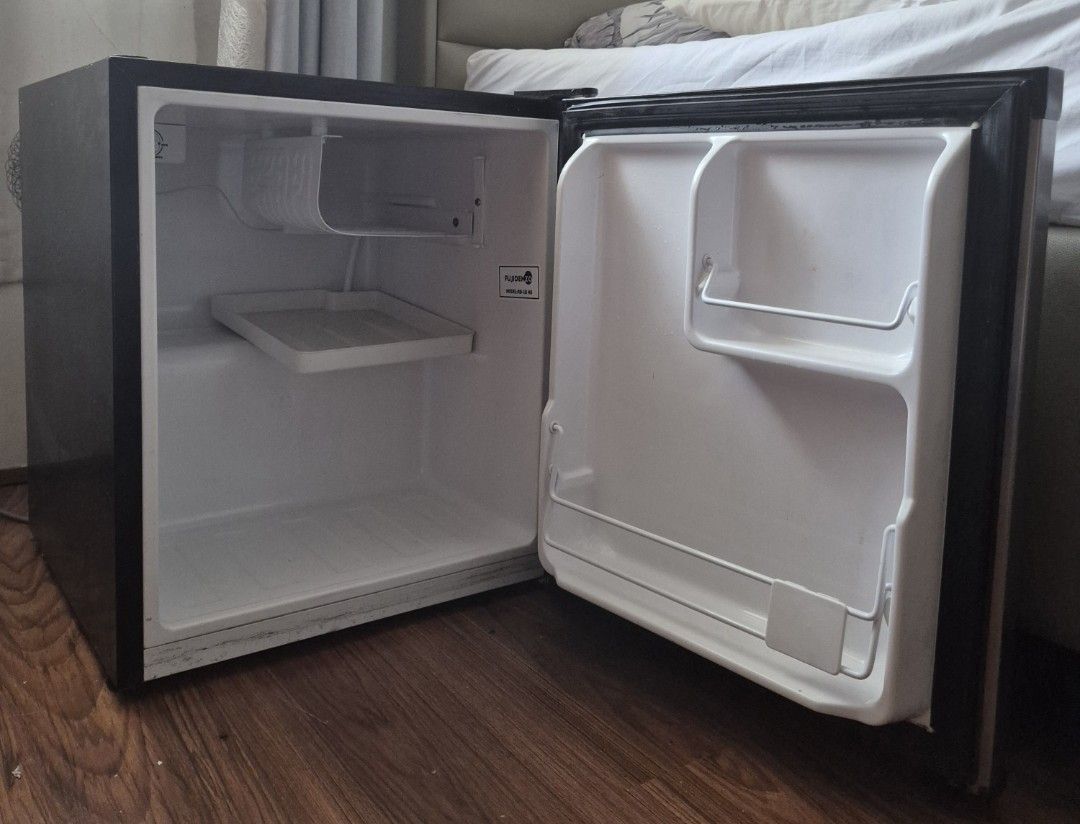Fujidenzo Mini Fridge (Category: Refrigerators and Freezers) located in Manila. Submitted by anngandah (Listing ID 1458891663, Image 2). Description: - Compact Fujidenzo mini fridge - Ideal for small spaces (dorm rooms, offices) - Keeps drinks and snacks perfectly chilled - Features interior shelves and door compartments - In excellent working condition - Reason for selling: No longer needed.