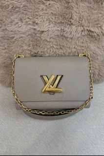 (Category: ) located in . Submitted by reluxuryco (Listing ID 1459065075, Image 1). Description: .