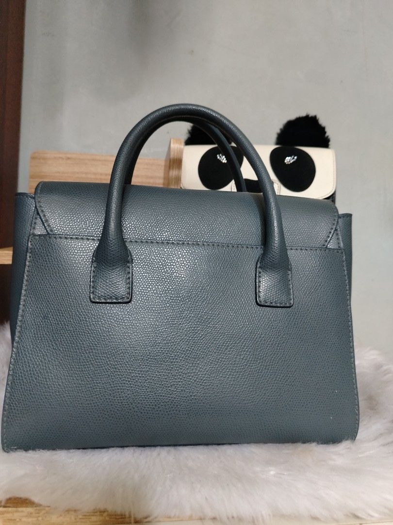 Furla Metropolis Satchel Bag (Category: Luxury Bags & Wallets) located in Lucena. Submitted by gracious_chin0436 (Listing ID 1458905619, Image 2). Description: - Signature gold turn-lock closure - Structured, elegant shape - Comfortable top handles for carrying - Versatile: perfect for daily use or special event - Interior is clean and well-maintained.