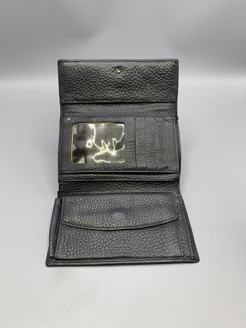GIANNI VERSACE WALLET (Category: Wallets & Card holders) located in Bulacan. Submitted by ridersthrift_ph (Listing ID 1458944645, Image 3). Description: In Great Condition Authentic Issue Snap button only Repairable Gcash Payment Bulacan 📍.