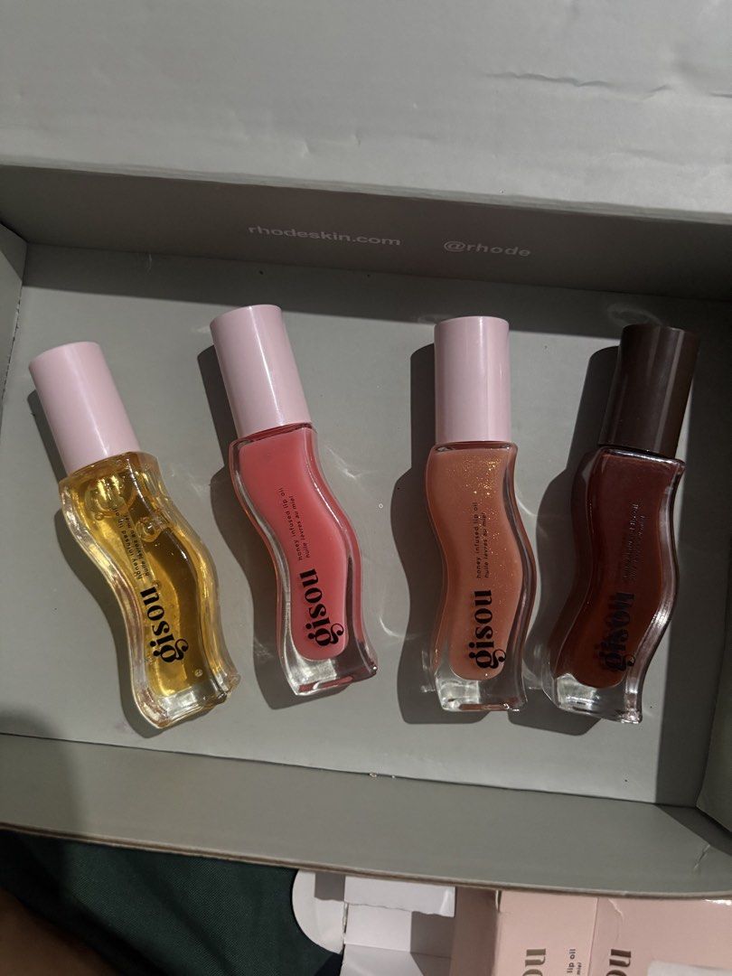 gisou lip oil (Category: Makeup) located in Quezon City. Submitted by myshop.galore (Listing ID 1459014440, Image 3). Description: 990 each 2800 3 pcs.