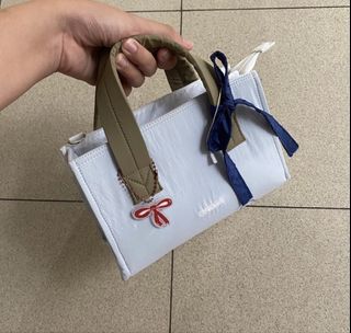 (Kategori: ) berada di . Dikirim oleh cherynaa (ID iklan 1458843722, Gambar 1). Deskripsi: .