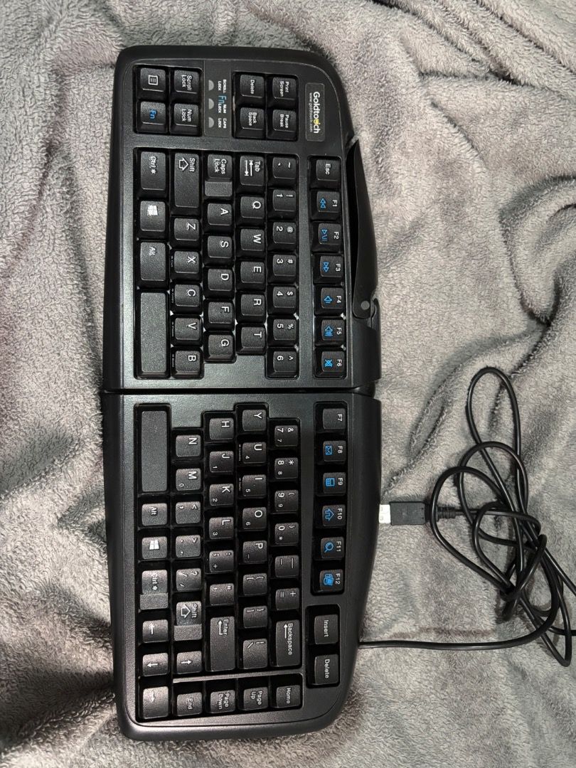Goldtouch Ergonomic Keyboard V2 (Category: Office & Business Technology) located in Caloocan City. Submitted by mishaa2603 (Listing ID 1458940061, Image 1). Description: bought for almost 8k. price is still nego ! lady-owned. .