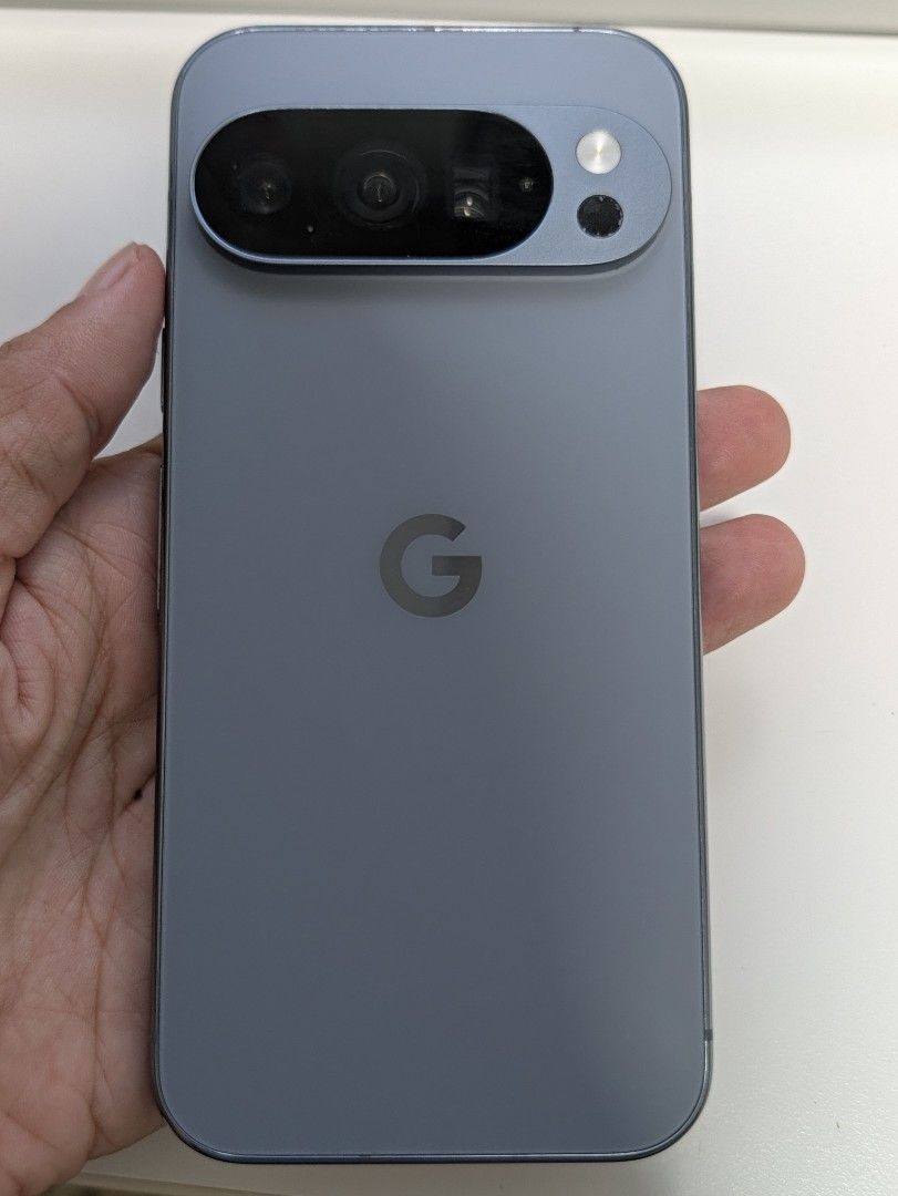 google_pixel_10_pro_256gb_moon_1788245671_a59bd18d_progressive.jpg
