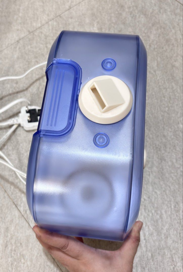 Gree Ultrasonic Humidifier 3L (Category: Air Purifiers & Dehumidifiers) located in Paranaque City. Submitted by dalle_closet (Listing ID 1458913460, Image 3). Description: slightly used pa ito Capacity & Coverage: 3-liter water tank suited for spaces up to 25 m². Power: 23 Watts Technology: Ultrasonic cool mist generation with 4 adjustable mist settings.