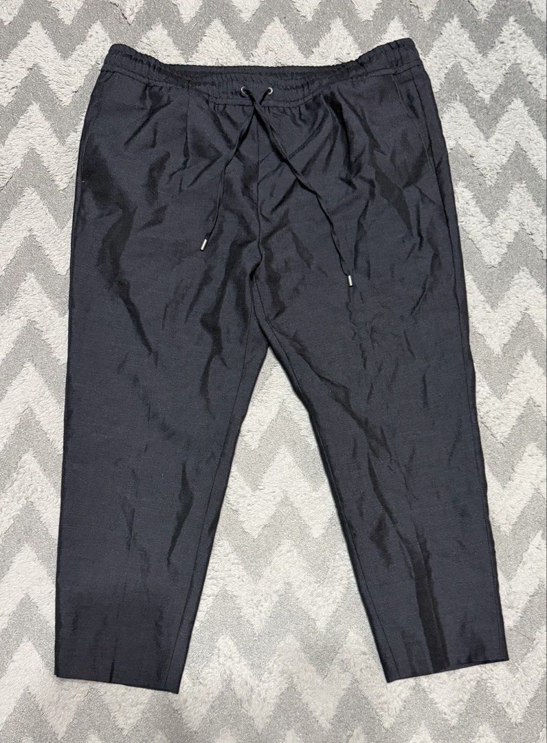 Gucci - 2017 Cropped Navy Blue Pants (Category: Chinos) located in Cavite. Submitted by commoncourtesy (Listing ID 1458906466, Image 1). Description: Size 50 fits 36 to 38 Authentic .