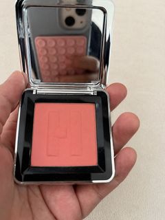 (Category: ) located in . Submitted by simplydecluttering_makeup (Listing ID 1458941916, Image 1). Description: .