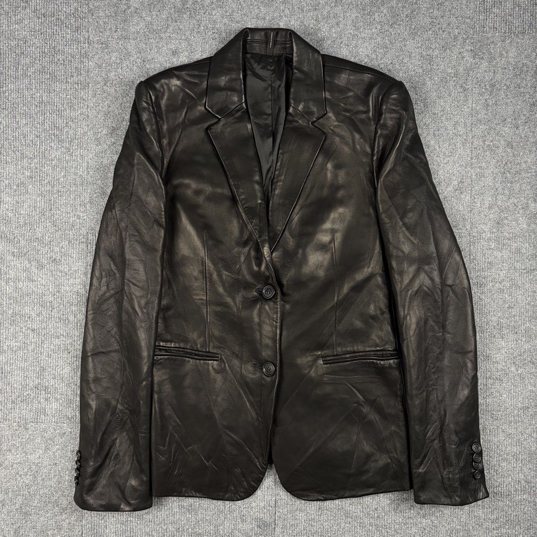 Helmut Lang Leather Blazer Onyx Black (Category: Luxury Apparel) located in Manila. Submitted by yourtherapist_ (Listing ID 1459082749, Image 1). Description: Helmut Lang Leather Blazer Onyx Black Size: 4 Condition: 9.5/10 Material: Shell 100% Lamb Leather Made in: Turkey Measurements Width: 18 Length: 27 Shoulder: 16 Sleeve: 25 True to Helmut Lang’s DNA, it avoids heavy or exposed zippers, opting for a smooth, subtle look that functions as an el
