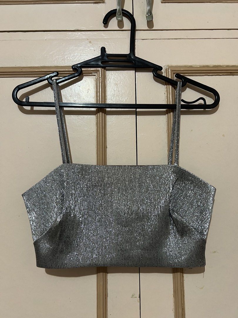 H&M Silver Crop Top (Category: Others Tops) located in Balanga. Submitted by kingscionsmom (Listing ID 1458946924, Image 1). Description: .