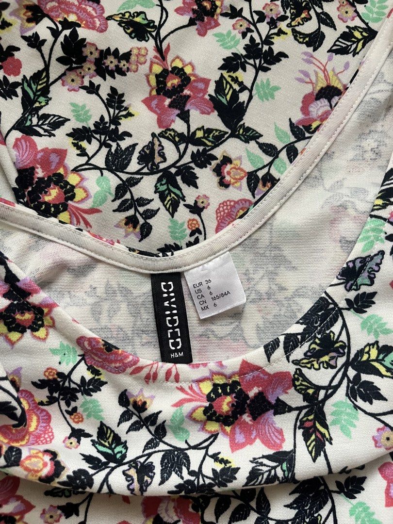 H&M (DIVIDED) Skater Dress (Category: Dresses) located in Cabuyao City. Submitted by linn_archives (Listing ID 1458906414, Image 3). Description: size: S w: 25-28 in. l: 31 in. Note: Used once only. Good as new, high quality fabric..