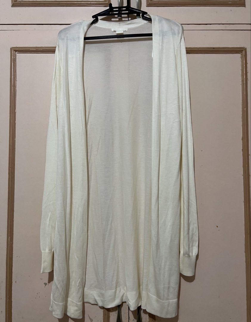 H&M Long Cardigan (Category: Coats, Jackets and Outerwear) located in Balanga. Submitted by kingscionsmom (Listing ID 1458957465, Image 1). Description: .