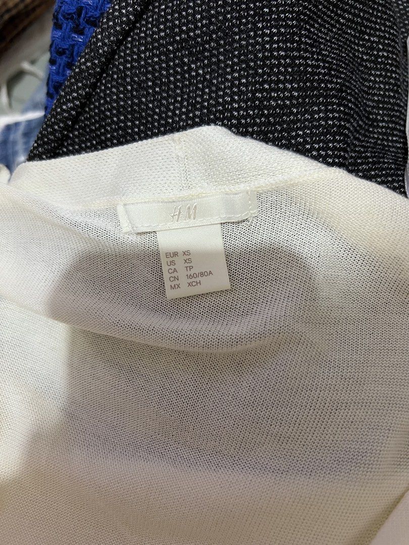 H&M Long Cardigan (Category: Coats, Jackets and Outerwear) located in Balanga. Submitted by kingscionsmom (Listing ID 1458957465, Image 2). Description: .