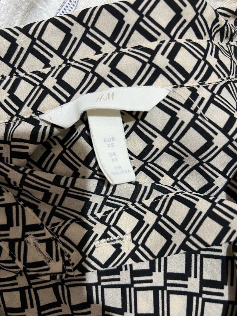 H&M Longsleeves Top (Category: Longsleeves) located in Balanga. Submitted by kingscionsmom (Listing ID 1458893724, Image 2). Description: .