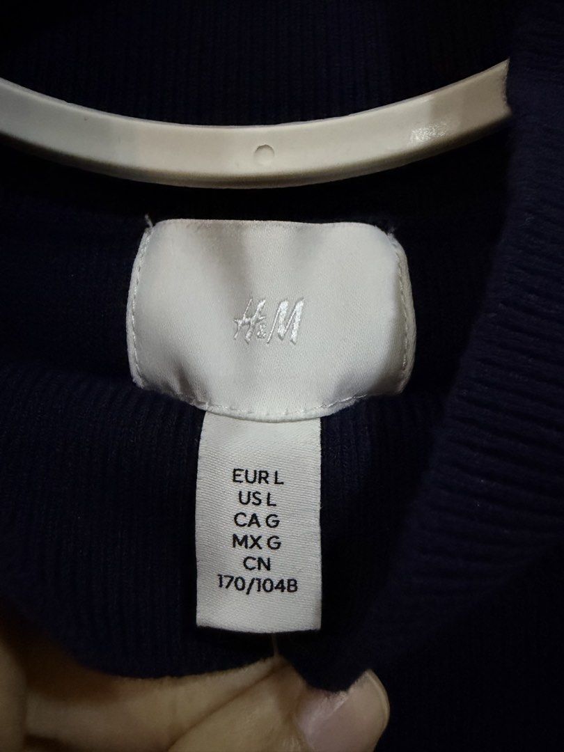 H&M Navy Blue Striped Turtleneck Jumper (Category: Jumpsuits) located in Mabalacat. Submitted by kgutz (Listing ID 1459040083, Image 3). Description: > Oversized fit, thick and good material > Washed but never worn > RFS: Cleaning out my closet of items that no longer fit! Most are unused / like-new..