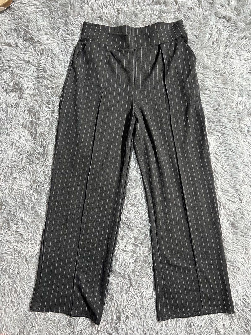 H&M Striped Wide Leg Pants Size M (Category: Trousers) located in Naga. Submitted by eighttttt (Listing ID 1458917228, Image 1). Description: - H&M dark grey pants - White pinstripe detail - Wide leg style - Size: Medium (M) - Versatile: suitable for casual outings or work - Comfortable fit - Size 32.